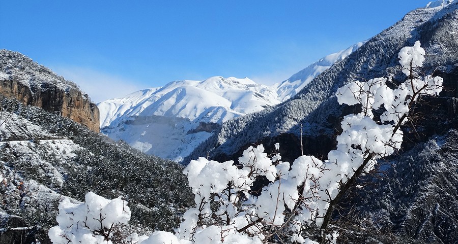Montagnes enneigées de mars 2017