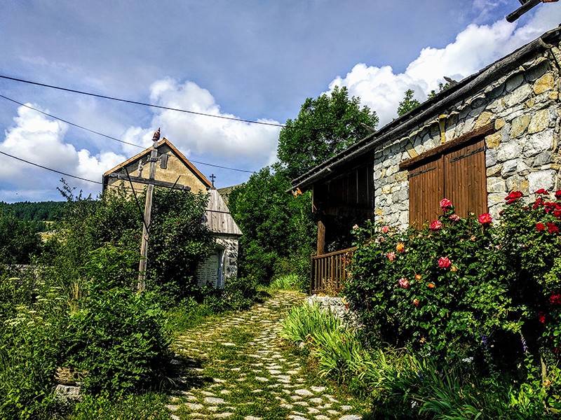 Sentier de randonnée dans les alpages du Mercantour